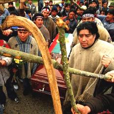 Muerte de mapuche pone a Chile en los ojos del mundo