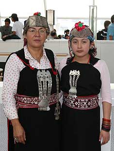 Flor Rayen Calfunao y Relmutray Cadin