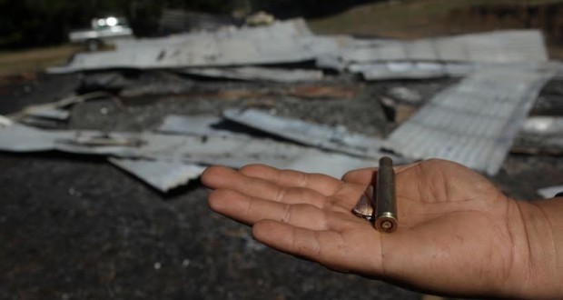 Grupo paramilitar-latifundista ataca a familias mapuche e incendia 2 casas