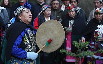Aucán Huilcamán molesto por poca referencia a pueblos originarios en discurso presidencial
