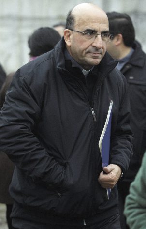 Larroulet se reúne con obispo Chomali para analizar el ayuno de mapuches